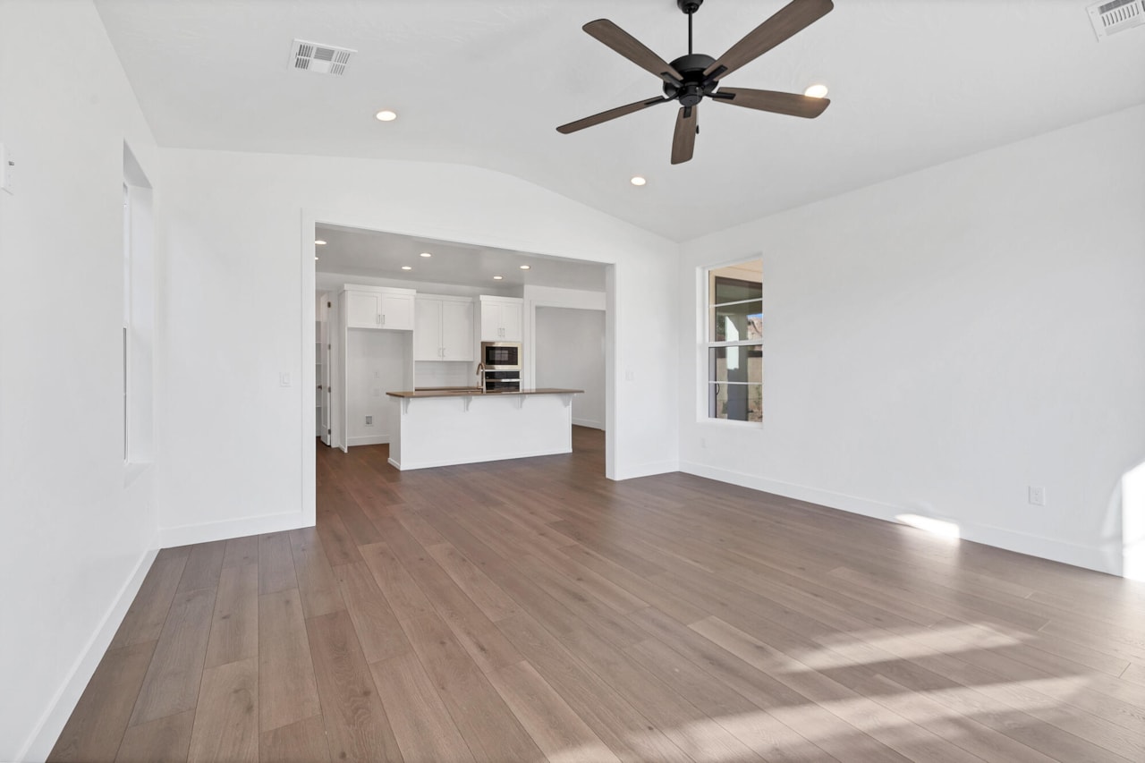 3569 S Turin LN St George, UT 84790 home for sale, MLS#25-266519 - Erika Rogers Photo 17