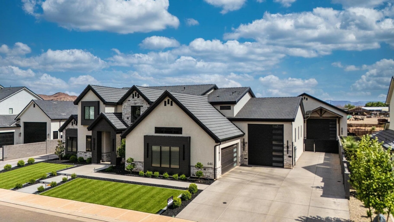 646 E Pine ST Washington, UT 84780 home for sale, MLS#25-264690 - Erika Rogers Photo 3