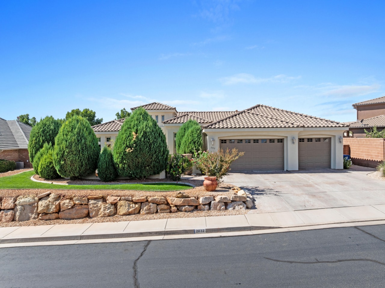 2032 E Circle Ridge DR St George, UT 84790 home for sale, MLS#25-265492 - Erika Rogers Photo 2