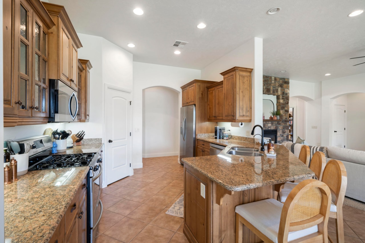 2032 E Circle Ridge DR St George, UT 84790 home for sale, MLS#25-265492 - Erika Rogers Photo 12