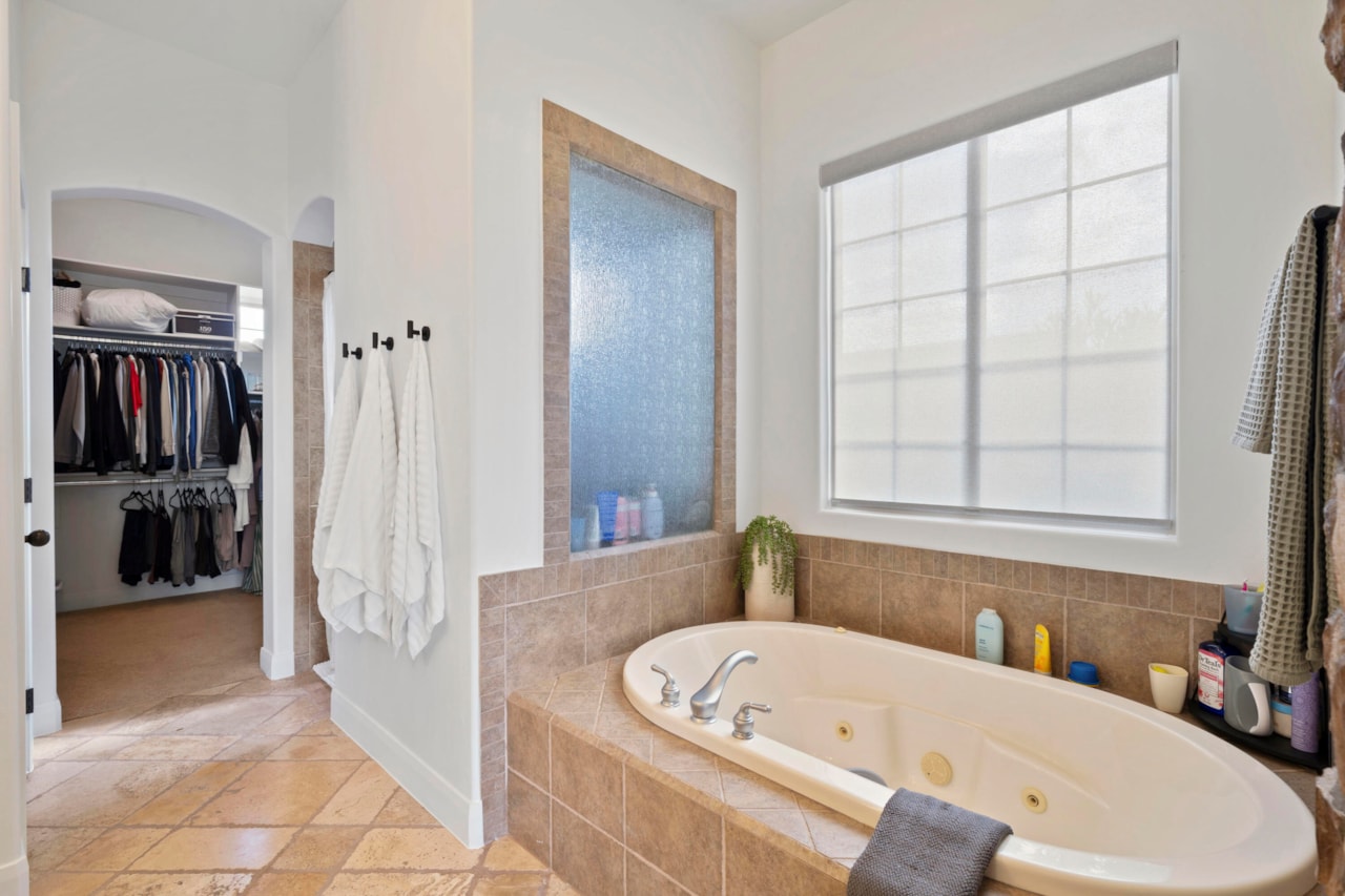 2032 E Circle Ridge DR St George, UT 84790 home for sale, MLS#25-265492 - Erika Rogers Photo 16