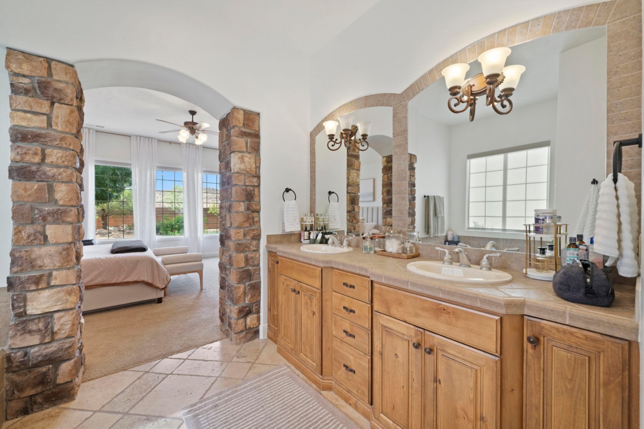 2032 E Circle Ridge DR St George, UT 84790 home for sale, MLS#25-265492 - Erika Rogers Photo 17