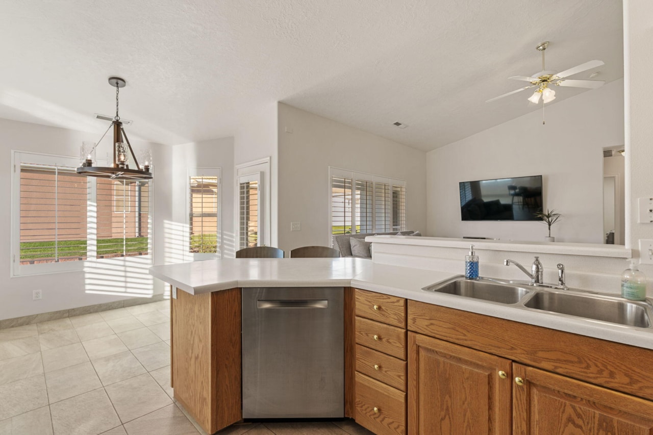 210 N Mall DR #96 St George, UT 84790 home for sale, MLS#25-266561 - Erika Rogers Photo 19