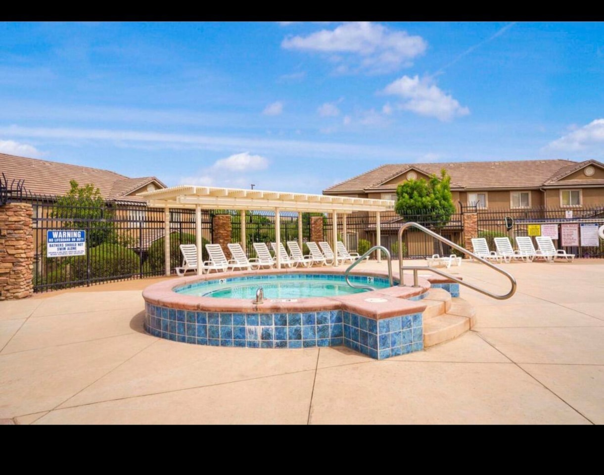 3155 S Hidden Valley #211 St George, UT 84790 home for sale, MLS#25-266568 - Erika Rogers Photo 20