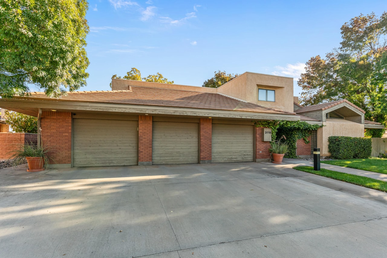 3119 S Jacob Hamblin DR St George, UT 84790 home for sale, MLS#25-266571 - Erika Rogers Photo 13