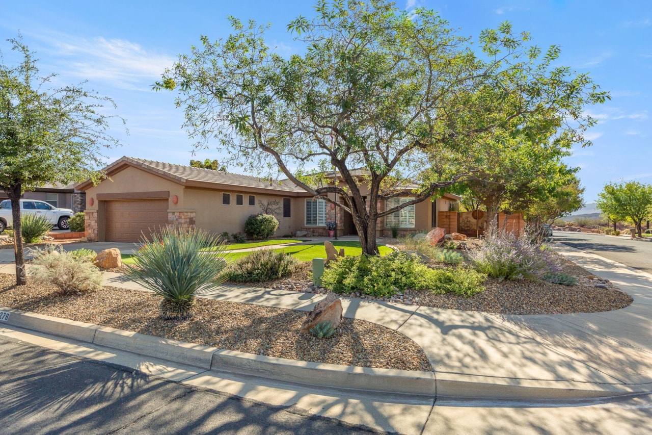 3278 E Sweetwater Springs DR Washington, UT 84780 home for sale, MLS#25-266383 - Erika Rogers Photo 2