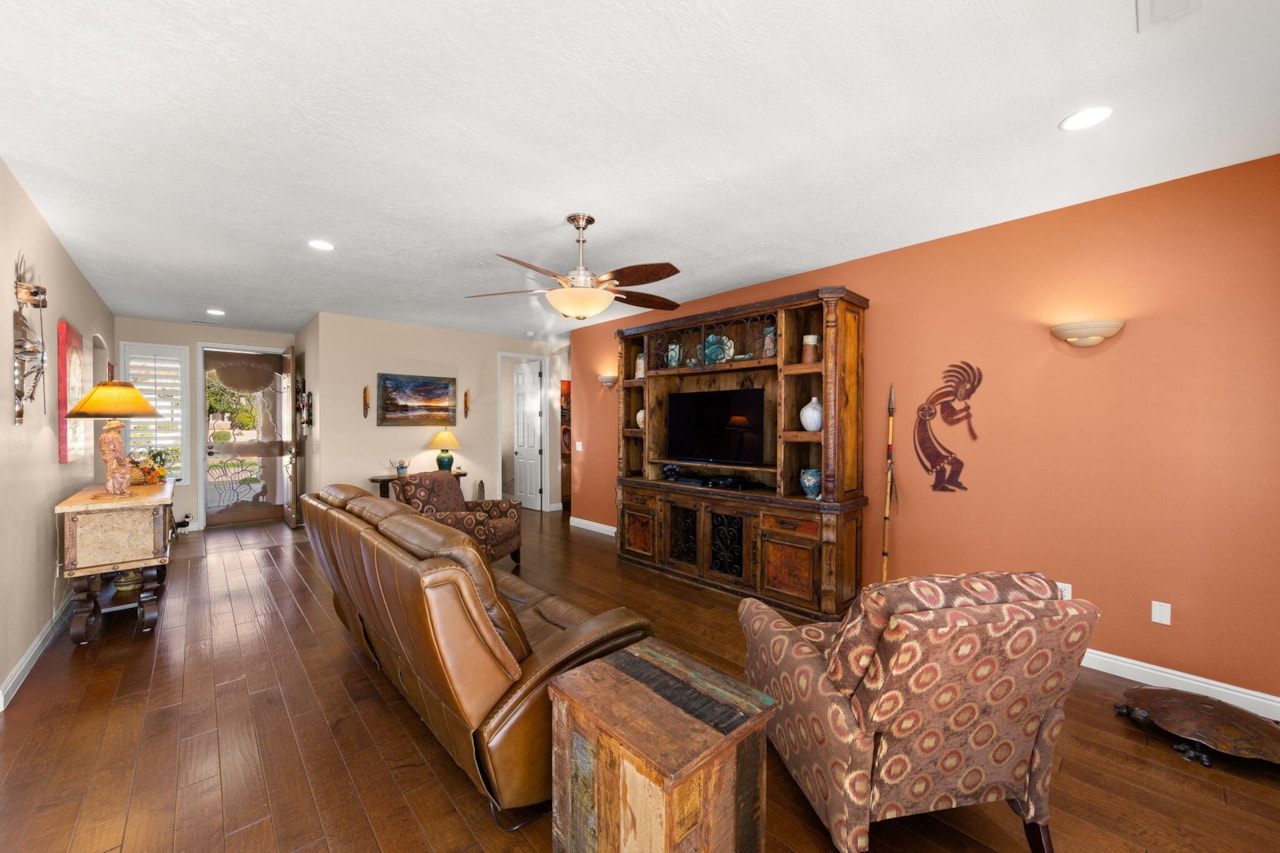 3278 E Sweetwater Springs DR Washington, UT 84780 home for sale, MLS#25-266383 - Erika Rogers Photo 6