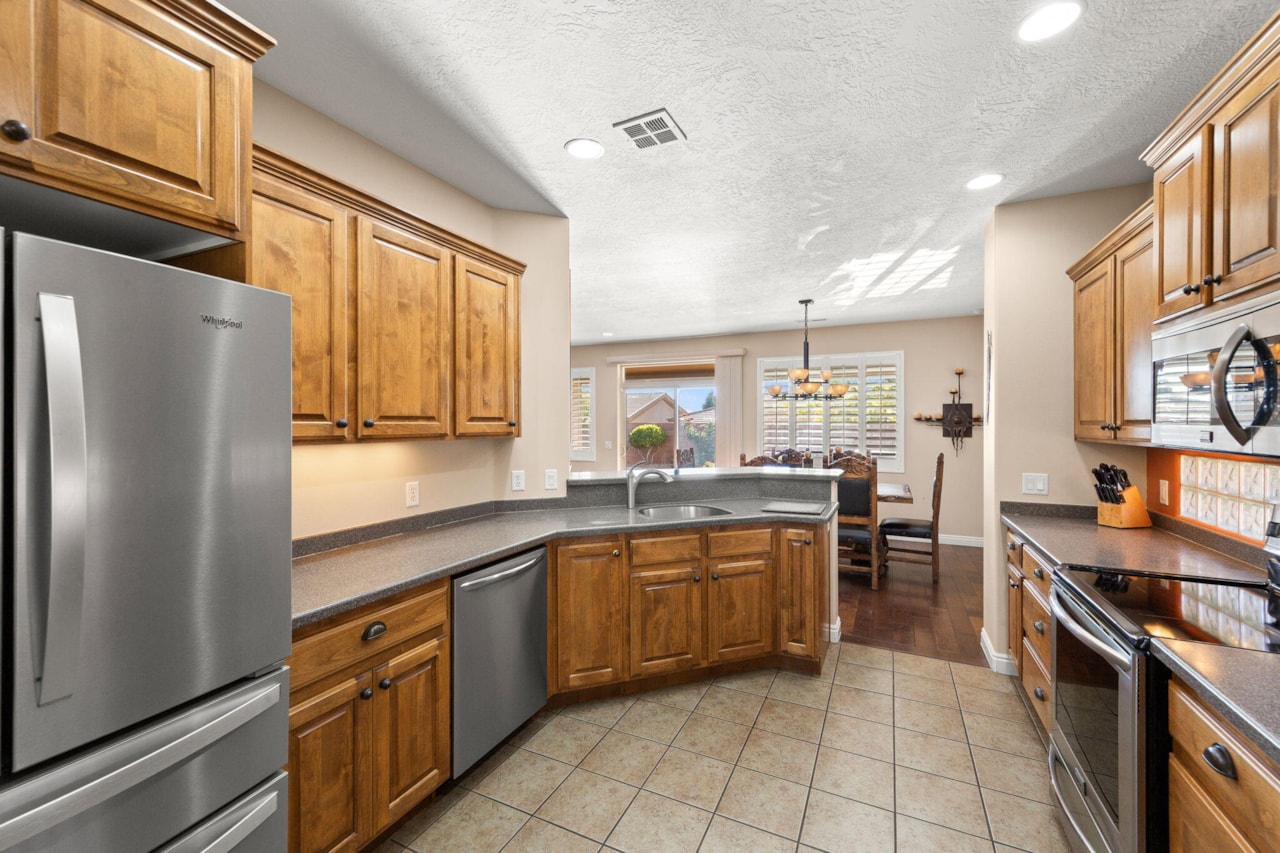 3278 E Sweetwater Springs DR Washington, UT 84780 home for sale, MLS#25-266383 - Erika Rogers Photo 7