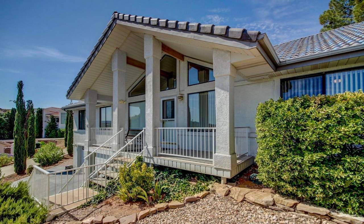 2340 S Guardian CIR St George, UT 84790 home for sale, MLS#25-266495 - Erika Rogers Photo 10