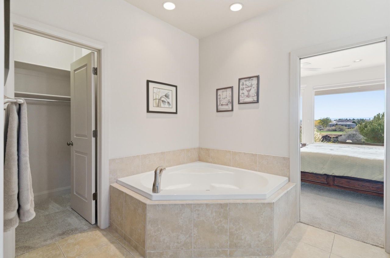 409 N Country LN W #1 St George, UT 84770 home for sale, MLS#25-266521 - Erika Rogers Photo 8