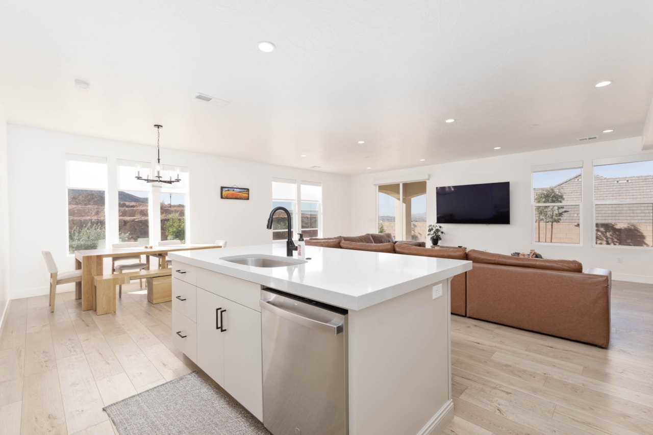 1506 E Toliman Way Washington, UT 84780 home for sale, MLS#25-266588 - Erika Rogers Photo 15