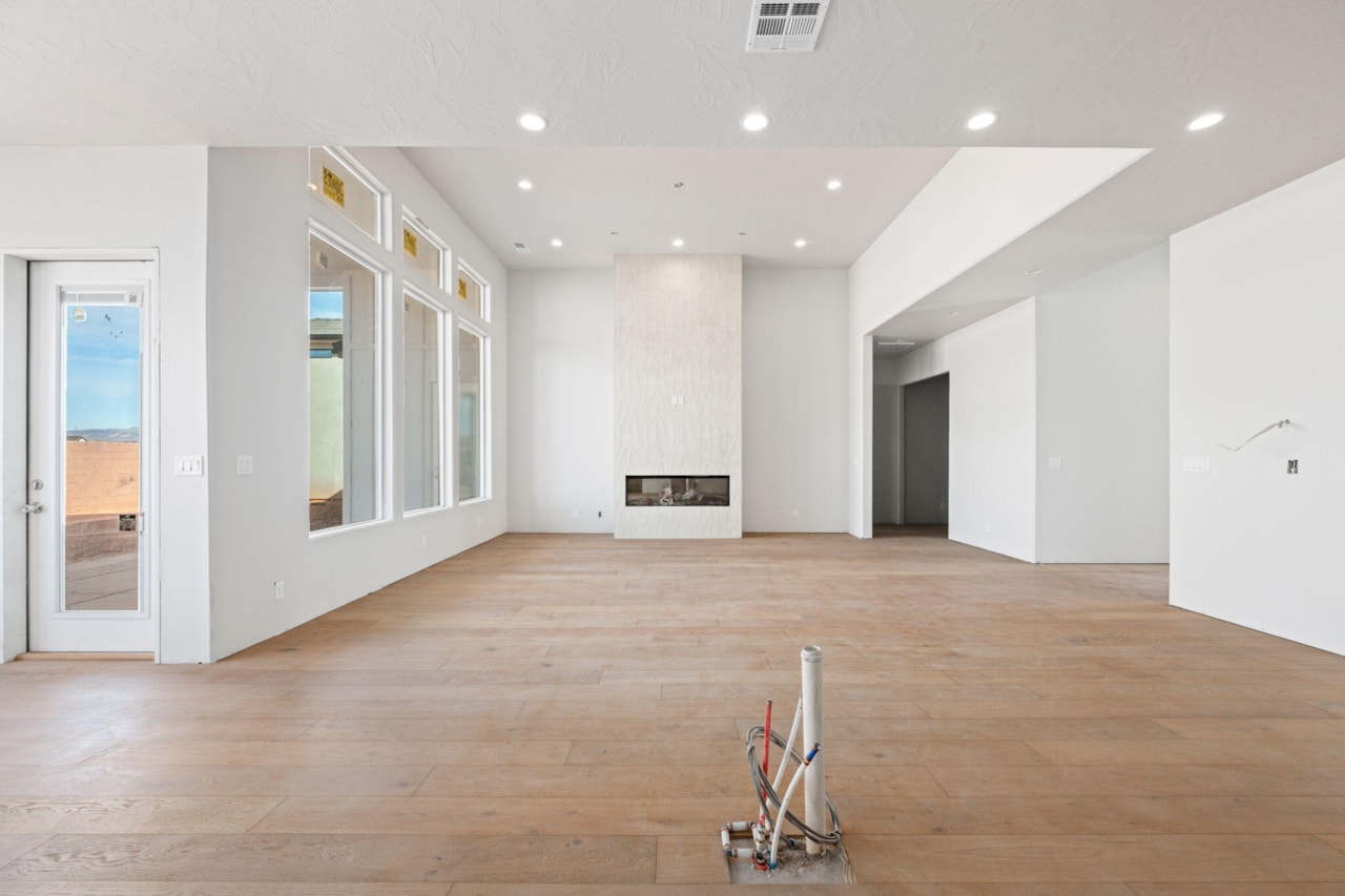 4988 S Lakefront Place Washington, UT 84780 home for sale, MLS#25-266600 - Erika Rogers Photo 6