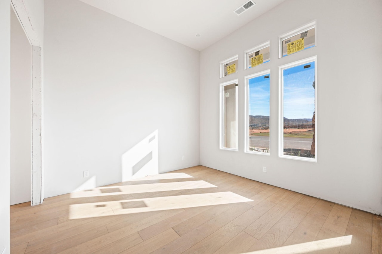 4988 S Lakefront Place Washington, UT 84780 home for sale, MLS#25-266600 - Erika Rogers Photo 18