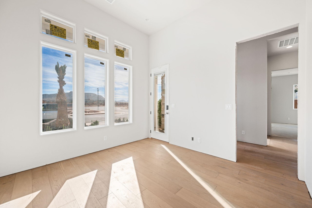 4988 S Lakefront Place Washington, UT 84780 home for sale, MLS#25-266600 - Erika Rogers Photo 19