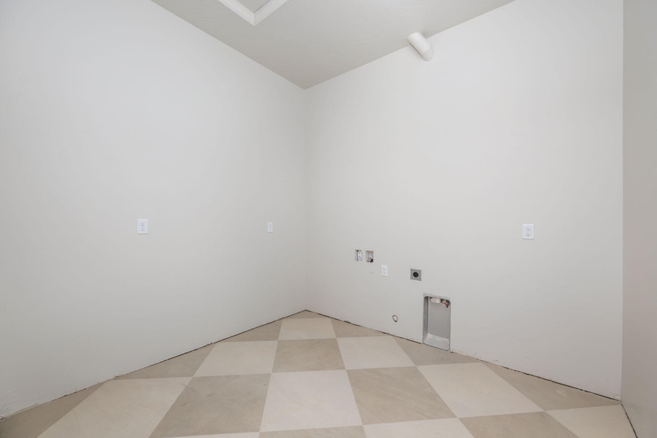 4988 S Lakefront Place Washington, UT 84780 home for sale, MLS#25-266600 - Erika Rogers Photo 23