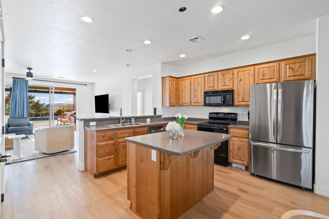 2498 E Canyon Ranch Drive DR Washington, UT 84780 home for sale, MLS#25-266601 - Erika Rogers Photo 8