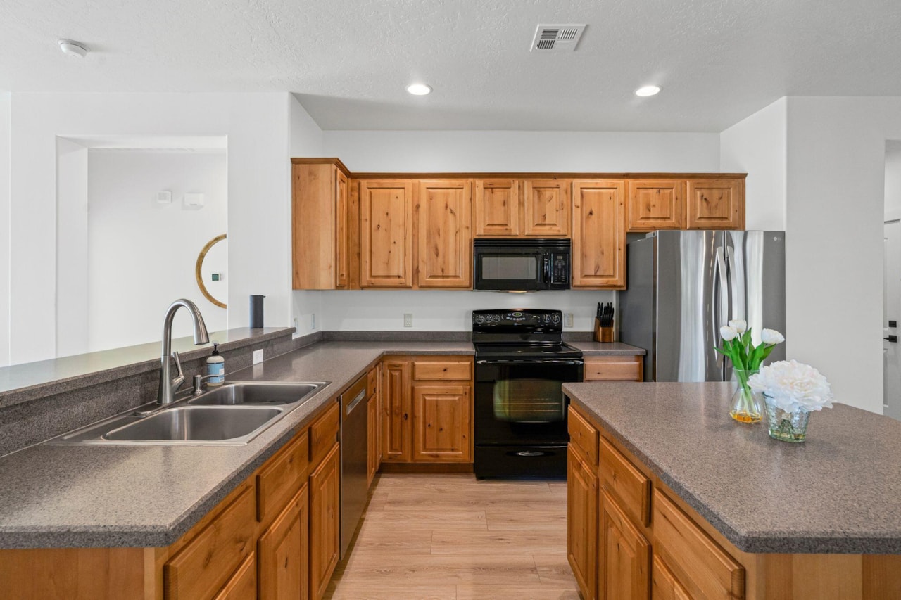 2498 E Canyon Ranch Drive DR Washington, UT 84780 home for sale, MLS#25-266601 - Erika Rogers Photo 9