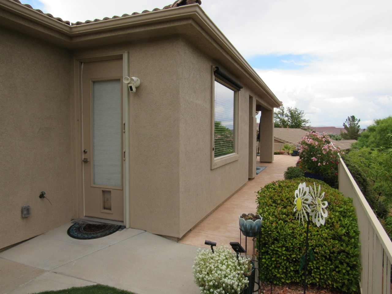 1361 W Red Butte Dr DR Washington, UT 84780 home for sale, MLS#25-266619 - Erika Rogers Photo 7