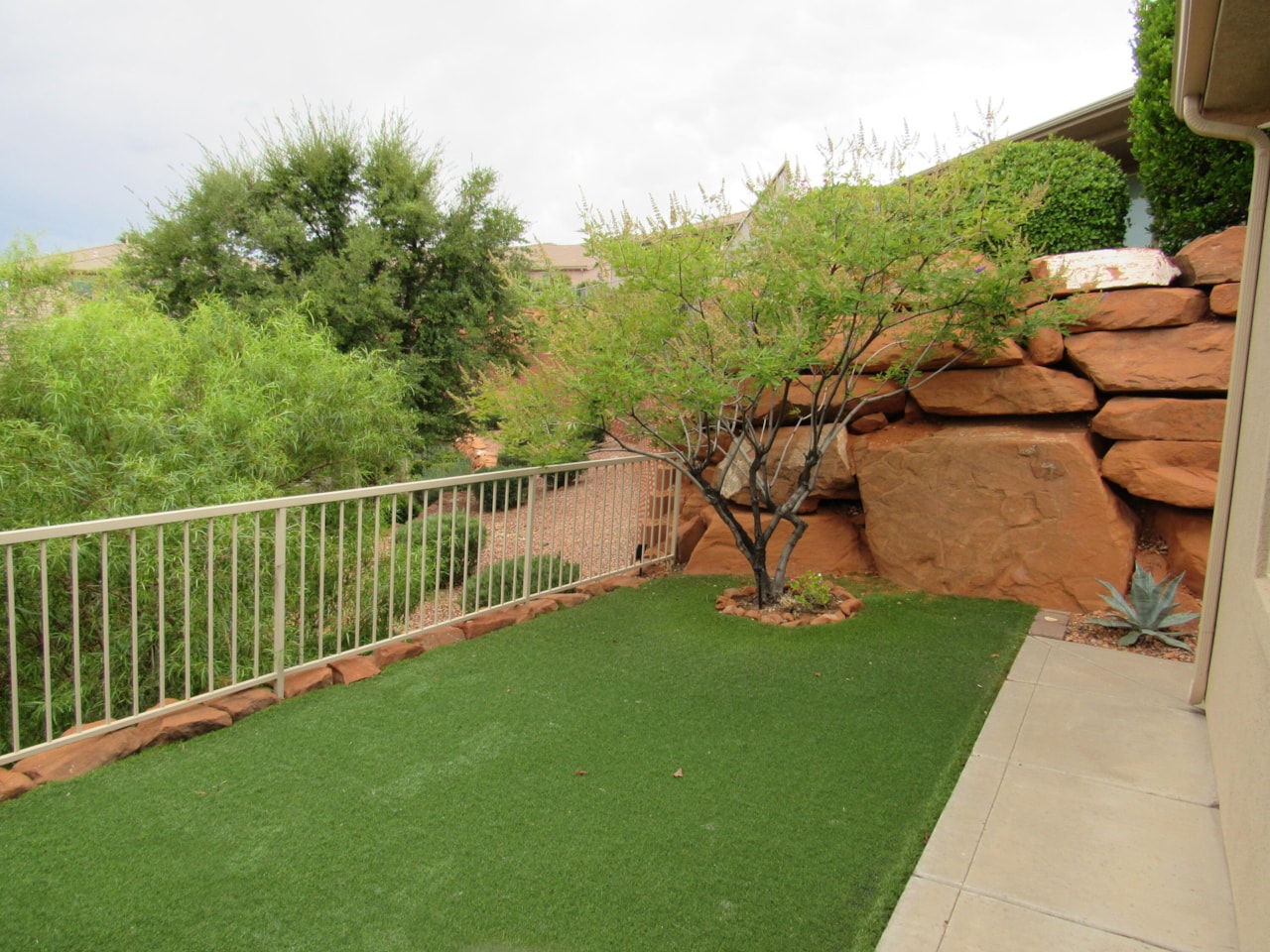 1361 W Red Butte Dr DR Washington, UT 84780 home for sale, MLS#25-266619 - Erika Rogers Photo 9