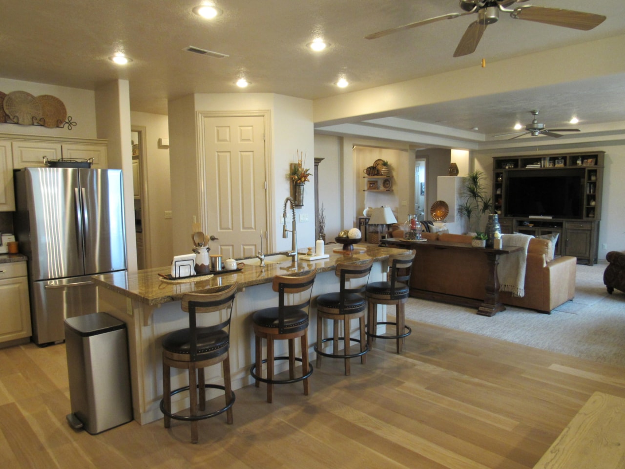 1361 W Red Butte Dr DR Washington, UT 84780 home for sale, MLS#25-266619 - Erika Rogers Photo 14