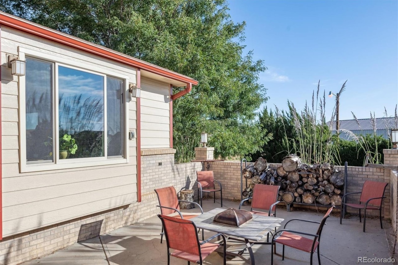 11665 Lewistown St Columbine Ranch Welcome home to this 4 bed, 4 bath, multi-level residence with a large outbuilding & separate guest... Commerce City Adams CO 80022 5794702 home for sale $1,400,000 5794702 Photo 4