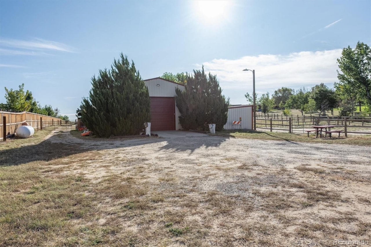 11665 Lewistown St Columbine Ranch Welcome home to this 4 bed, 4 bath, multi-level residence with a large outbuilding & separate guest... Commerce City Adams CO 80022 5794702 home for sale $1,400,000 5794702 Photo 40