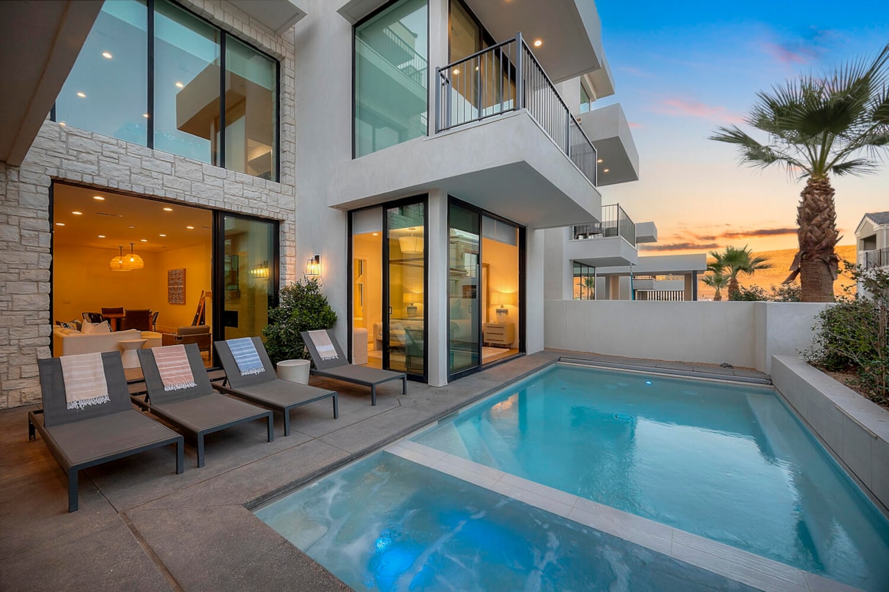 5335 S Pura CIR St George, UT 84770 home for sale, MLS#25-266661 - Erika Rogers Photo 2