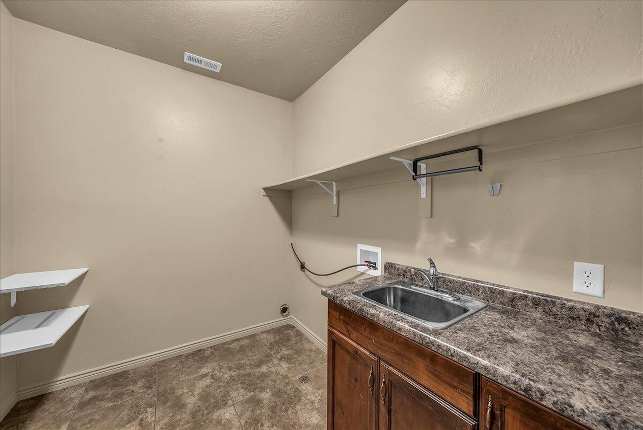 3673 S Cannon Way Washington, UT 84780 home for sale, MLS#25-266587 - Erika Rogers Photo 23