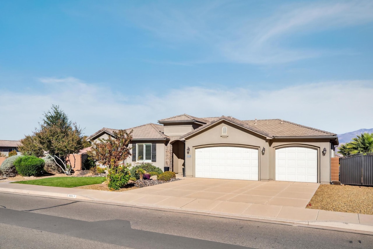 3109 E 2930 S  S St George, UT 84790 home for sale, MLS#25-266657 - Erika Rogers Photo 3