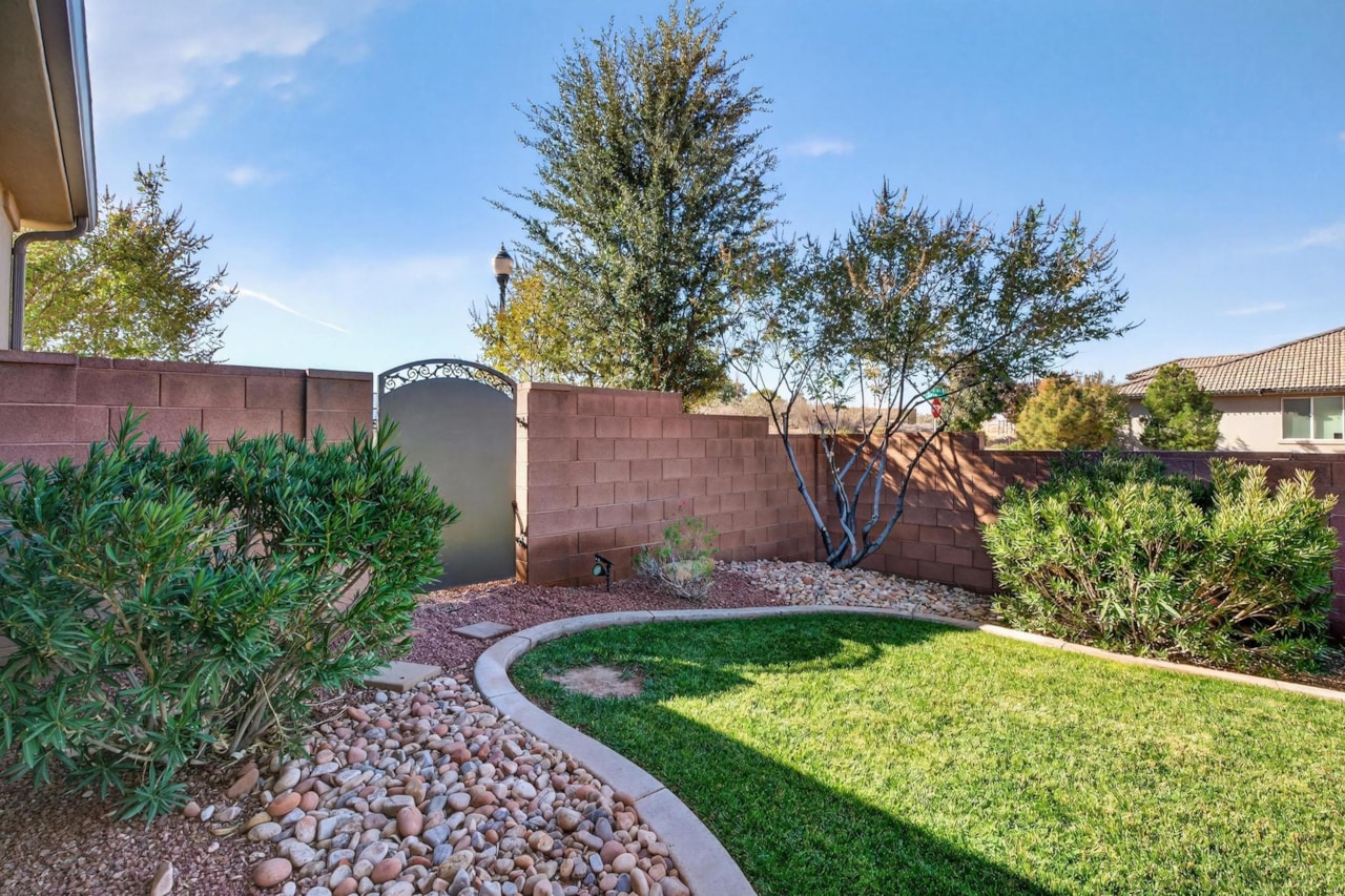 3109 E 2930 S  S St George, UT 84790 home for sale, MLS#25-266657 - Erika Rogers Photo 11