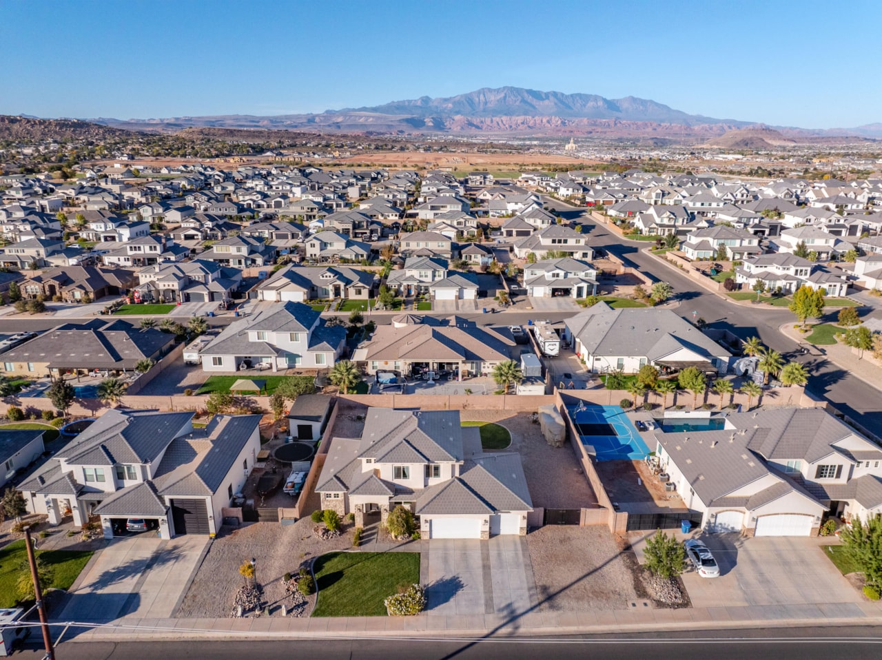 2839 E Horseman Park DR St George, UT 84790 home for sale, MLS#25-266686 - Erika Rogers Photo 4