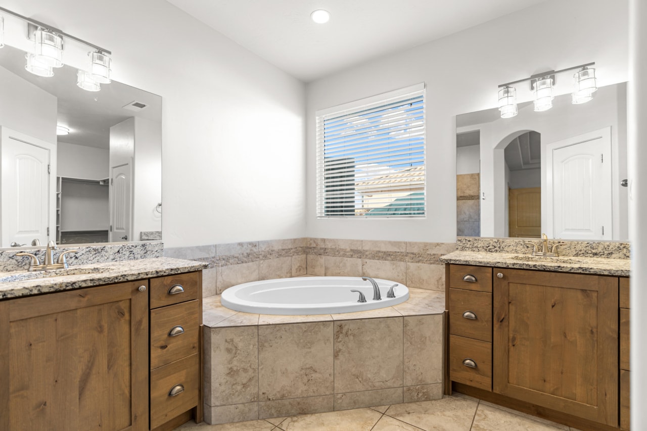 3753 S 2640  E St George, UT 84790 home for sale, MLS#25-266703 - Erika Rogers Photo 21