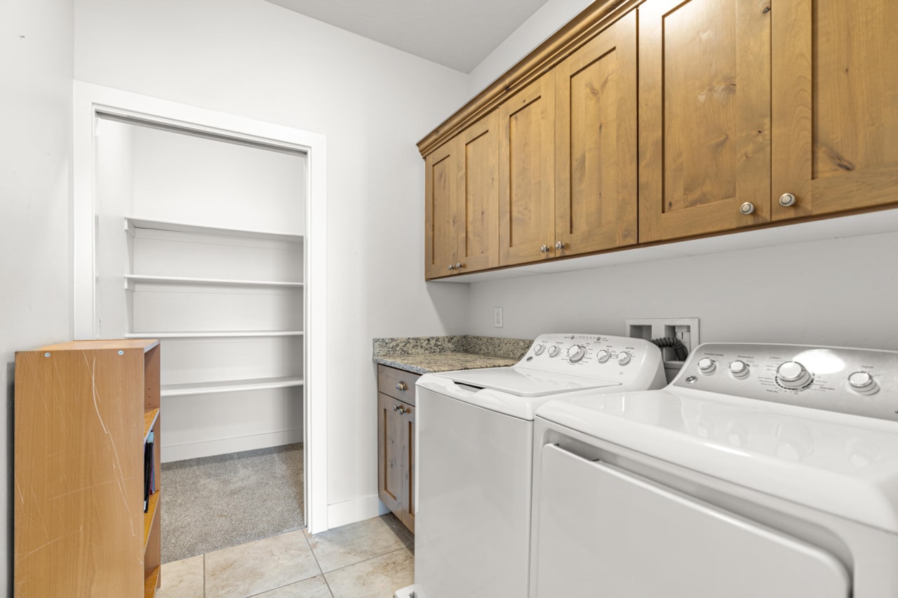 3753 S 2640  E St George, UT 84790 home for sale, MLS#25-266703 - Erika Rogers Photo 28