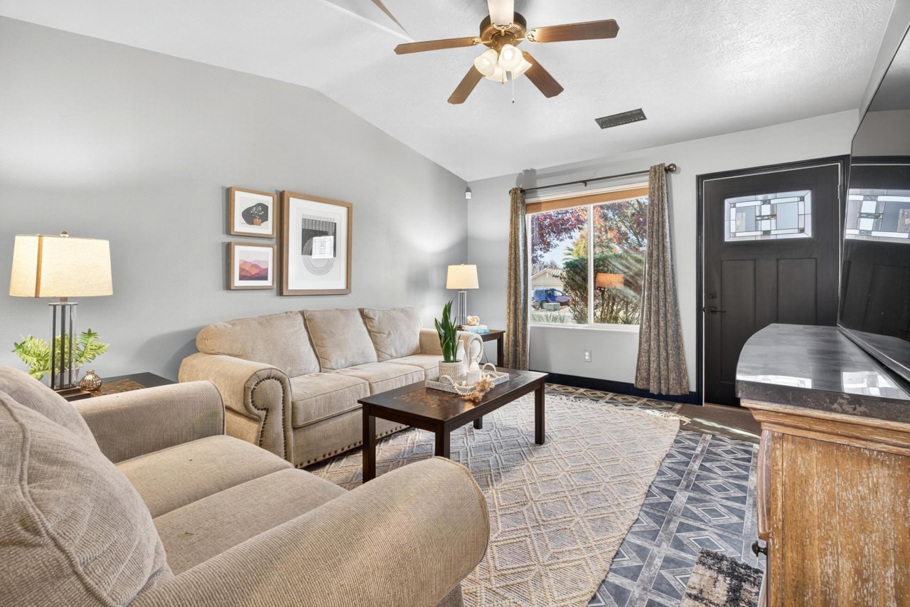 1086 N Ocotillo DR Washington, UT 84780 home for sale, MLS#25-266710 - Erika Rogers Photo 6