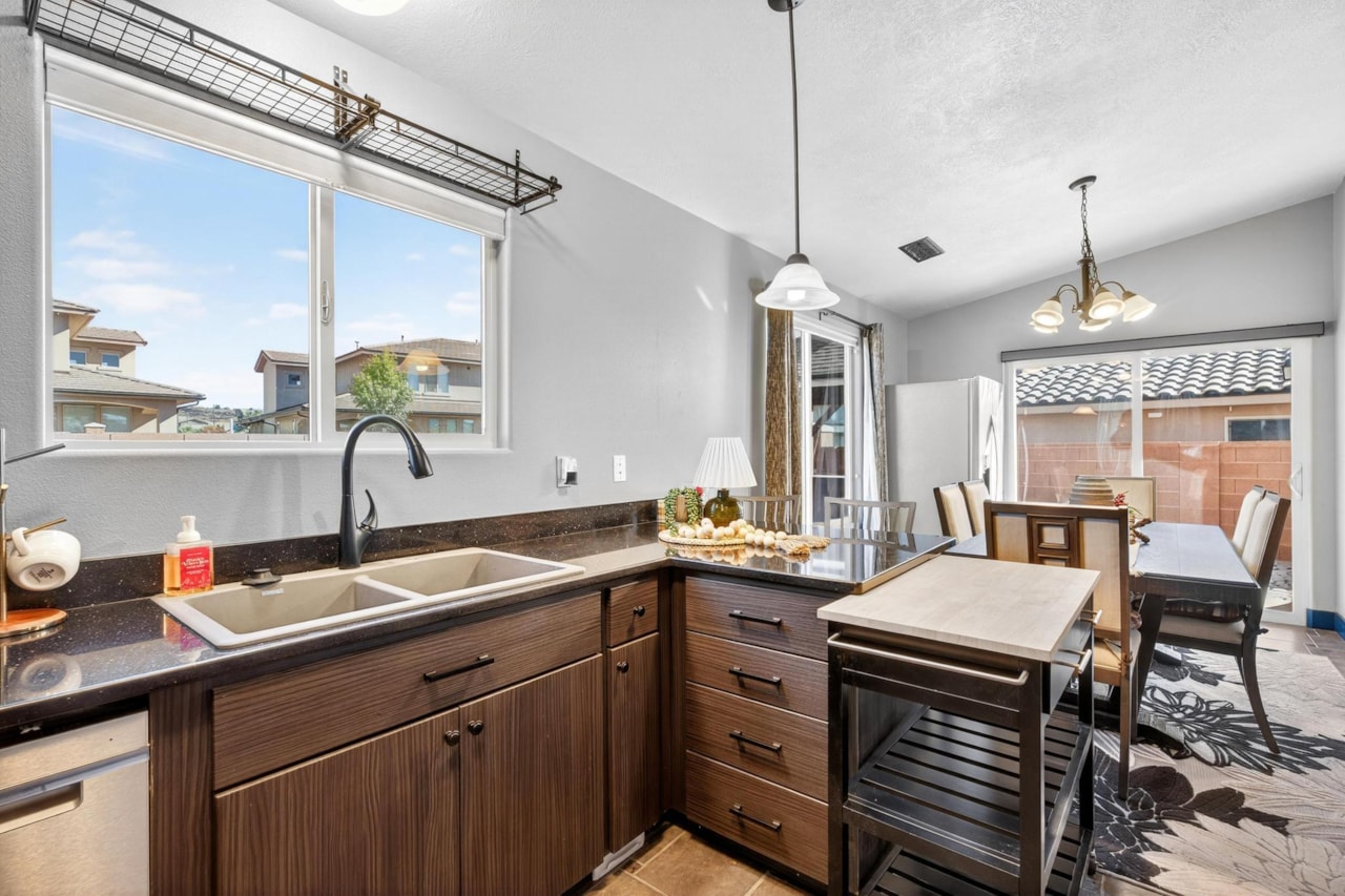 1086 N Ocotillo DR Washington, UT 84780 home for sale, MLS#25-266710 - Erika Rogers Photo 14