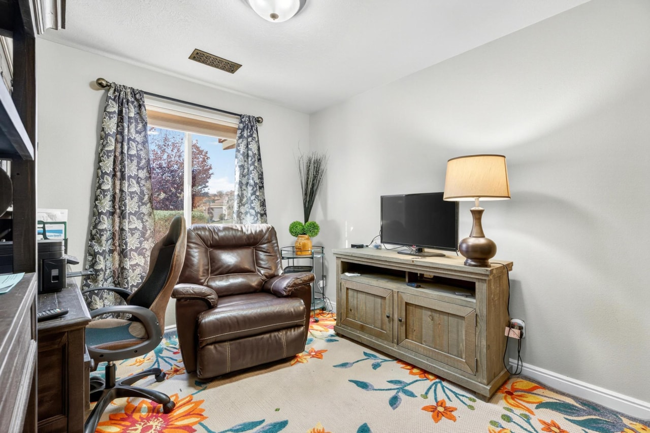 1086 N Ocotillo DR Washington, UT 84780 home for sale, MLS#25-266710 - Erika Rogers Photo 19