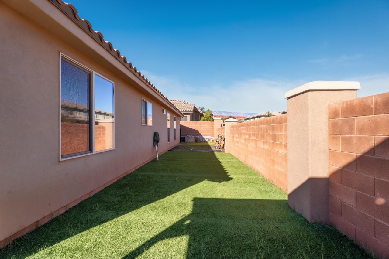 1086 N Ocotillo DR Washington, UT 84780 home for sale, MLS#25-266710 - Erika Rogers Photo 32