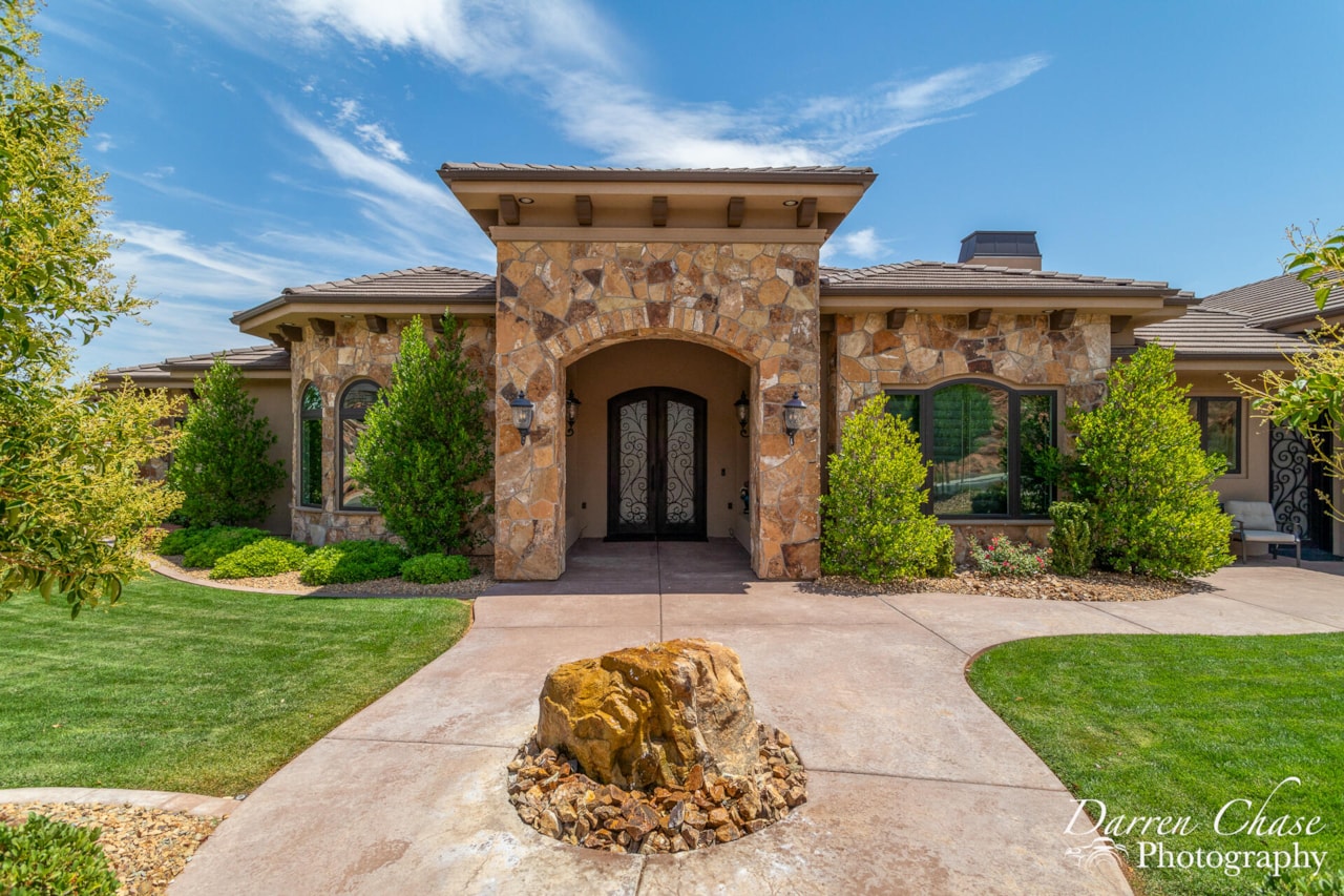 328 N Westgate Hills DR Washington, UT 84780 home for sale, MLS#25-266741 - Erika Rogers Photo 2