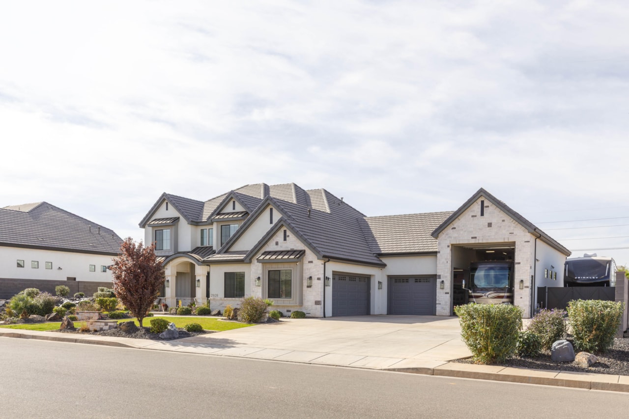 2928 S Farmland DR Washington, UT 84780 home for sale, MLS#25-266747 - Erika Rogers Photo 2