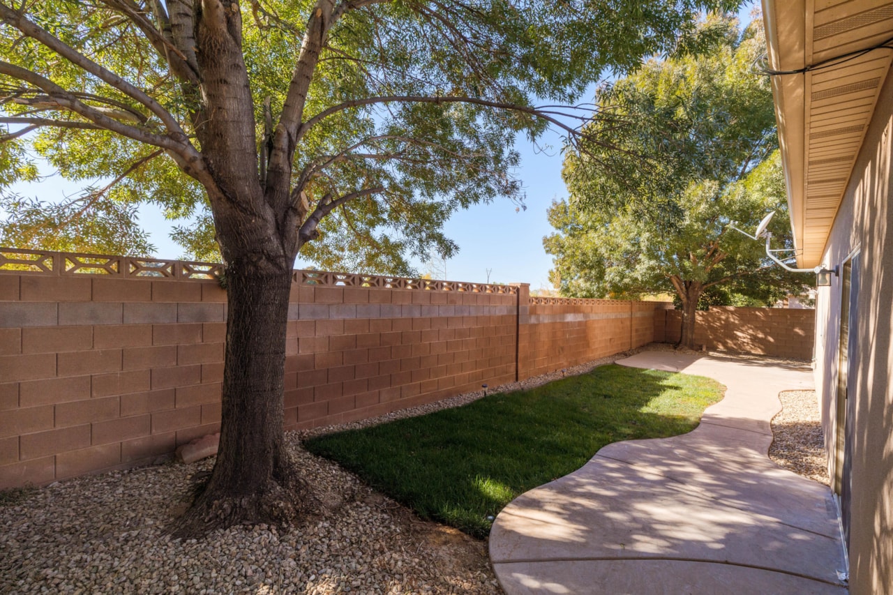 1160 S Washington Fields Rd #24 Washington, UT 84780 home for sale, MLS#25-266397 - Erika Rogers Photo 19