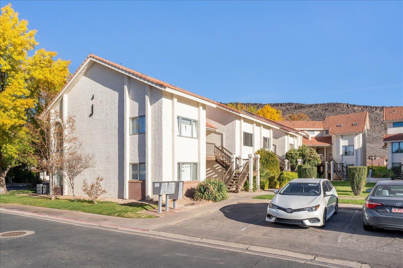 275 S Valley View #J206 St George, UT 84770 condo for sale, MLS#25-266754 - Erika Rogers