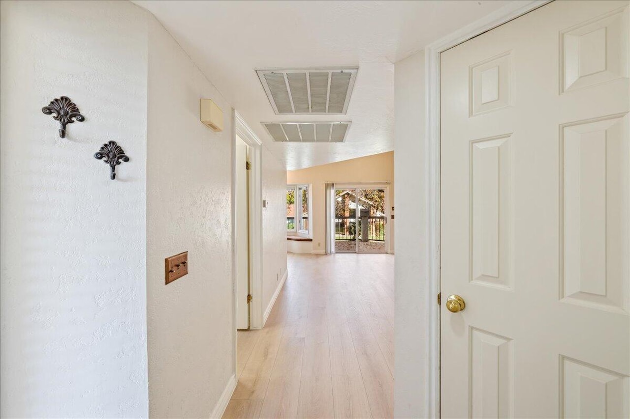 275 S Valley View #J206 St George, UT 84770 condo for sale, MLS#25-266754 - Erika Rogers Photo 5