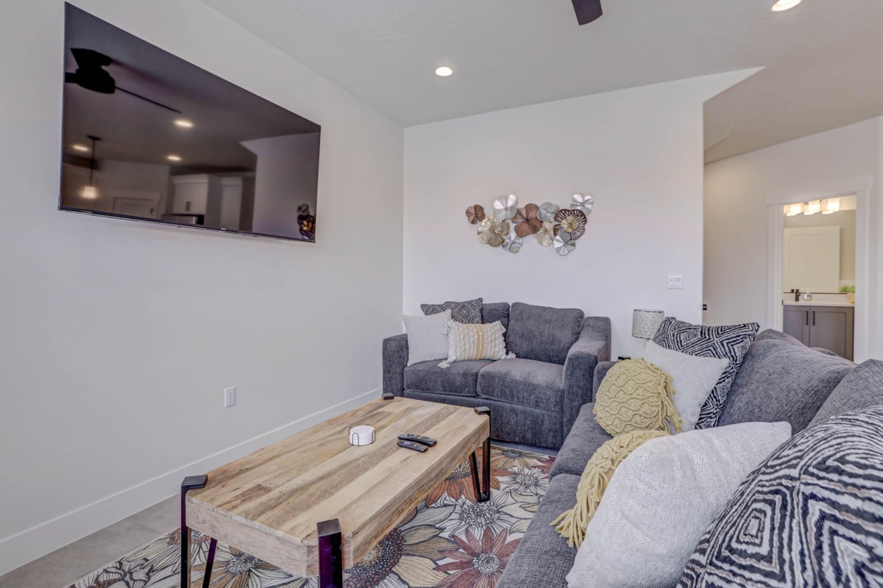 1301 E Vista Roja Place Washington, UT 84780 home for sale, MLS#25-266758 - Erika Rogers Photo 6