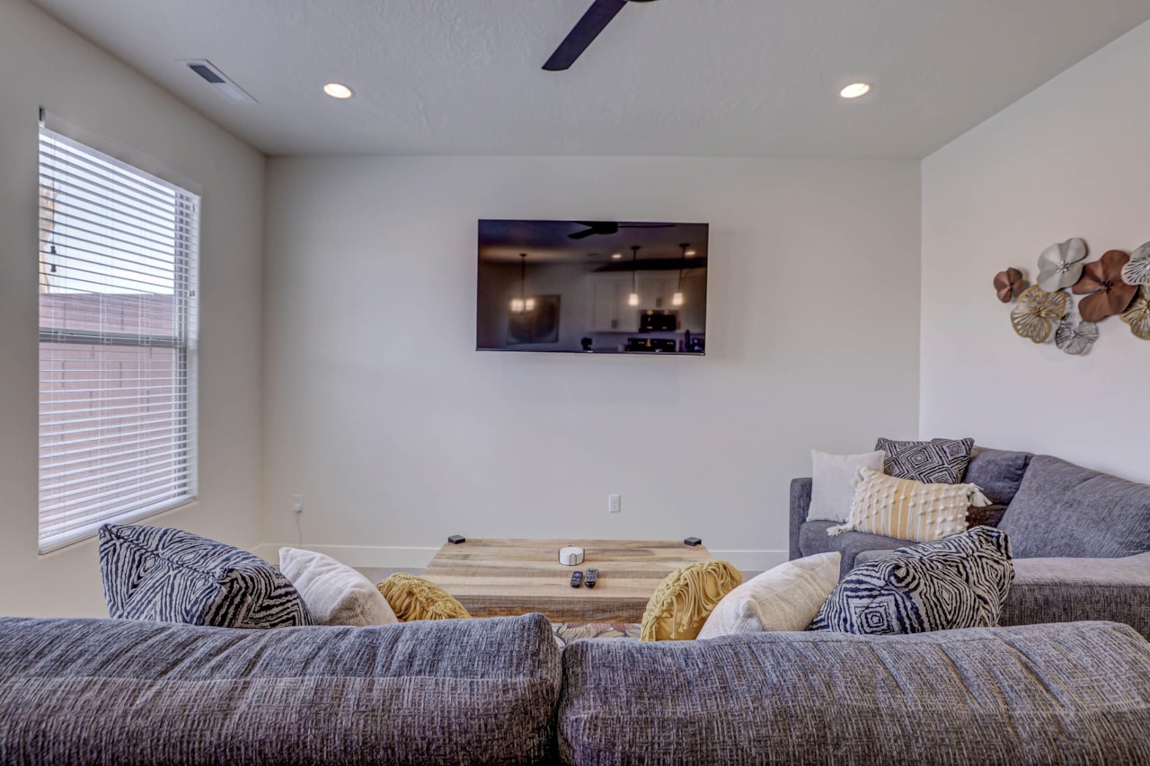 1301 E Vista Roja Place Washington, UT 84780 home for sale, MLS#25-266758 - Erika Rogers Photo 7