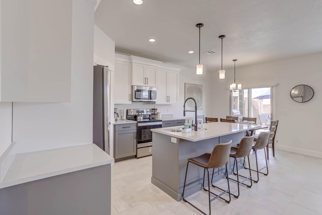 1301 E Vista Roja Place Washington, UT 84780 home for sale, MLS#25-266758 - Erika Rogers Photo 9