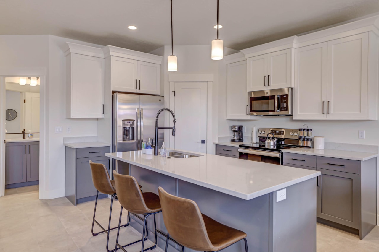 1301 E Vista Roja Place Washington, UT 84780 home for sale, MLS#25-266758 - Erika Rogers Photo 11