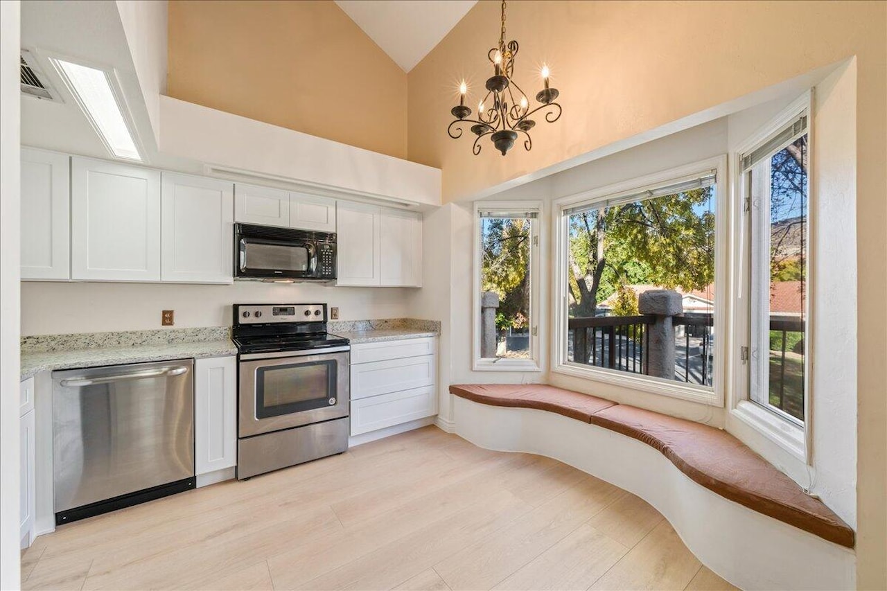 275 S Valley View #J206 St George, UT 84770 condo for sale, MLS#25-266754 - Erika Rogers Photo 16