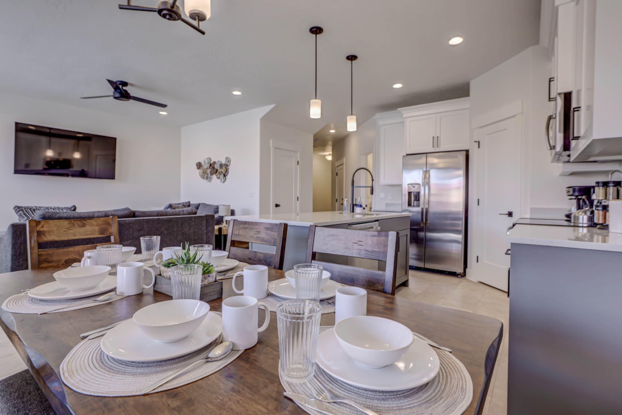 1301 E Vista Roja Place Washington, UT 84780 home for sale, MLS#25-266758 - Erika Rogers Photo 16