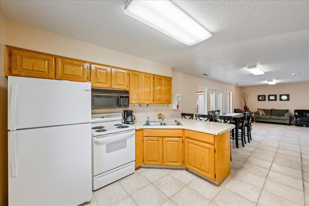 275 S Valley View #J206 St George, UT 84770 condo for sale, MLS#25-266754 - Erika Rogers Photo 41