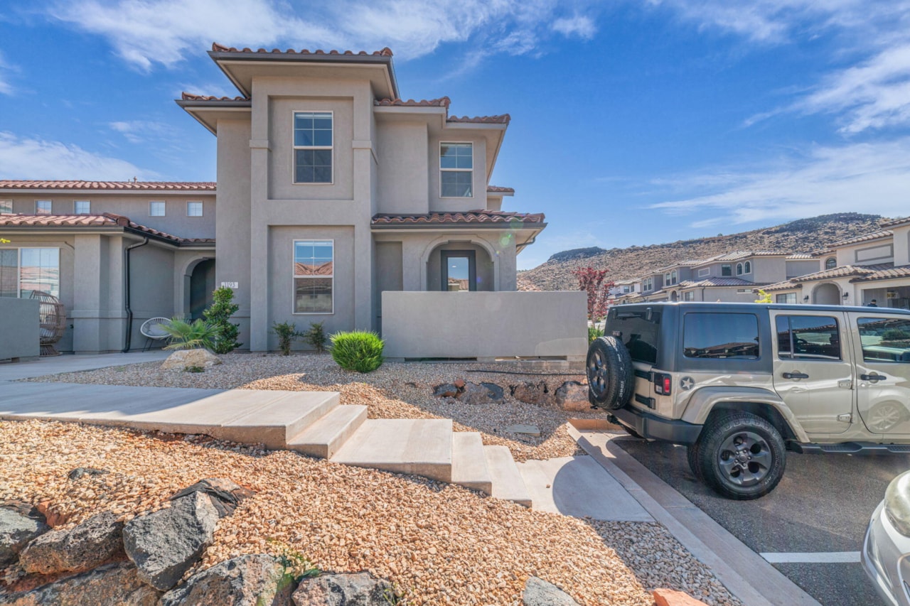 1189 N Bello Alley Washington, UT 84780 home for sale, MLS#25-266761 - Erika Rogers Photo 3